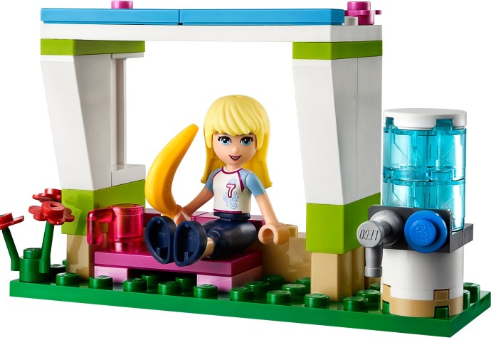LEGO Friends 41011 Stephanie trénuje fotbal